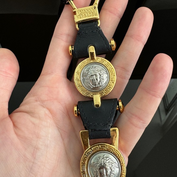 LOT 1435 24K gold plated Versace key ring - Picture 8 of 15